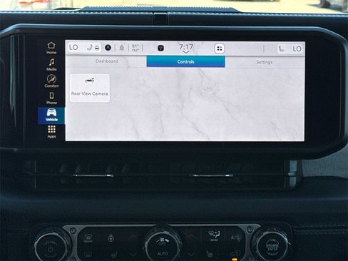 Used 2024 Jeep Wrangler Sahara image 21