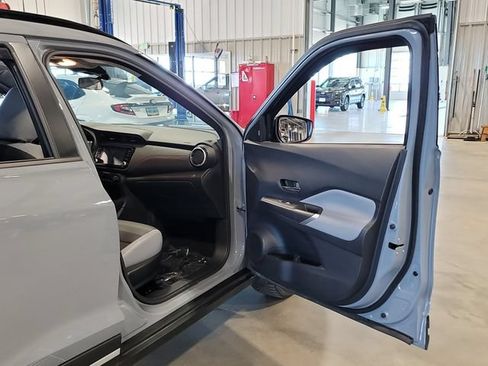 Used 2024 Nissan Kicks SR w/ SR Premium Package FWD image 21