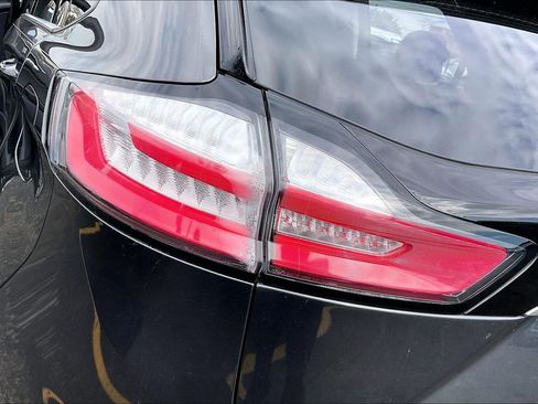 Used 2020 Ford Edge SE FWD image 30