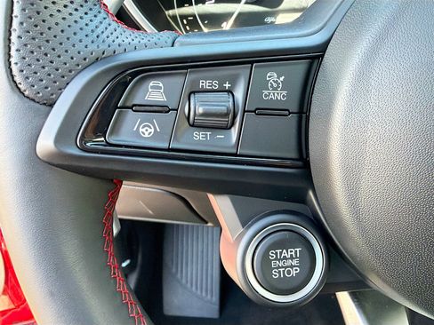 Used 2023 Alfa Romeo Giulia Estrema image 37