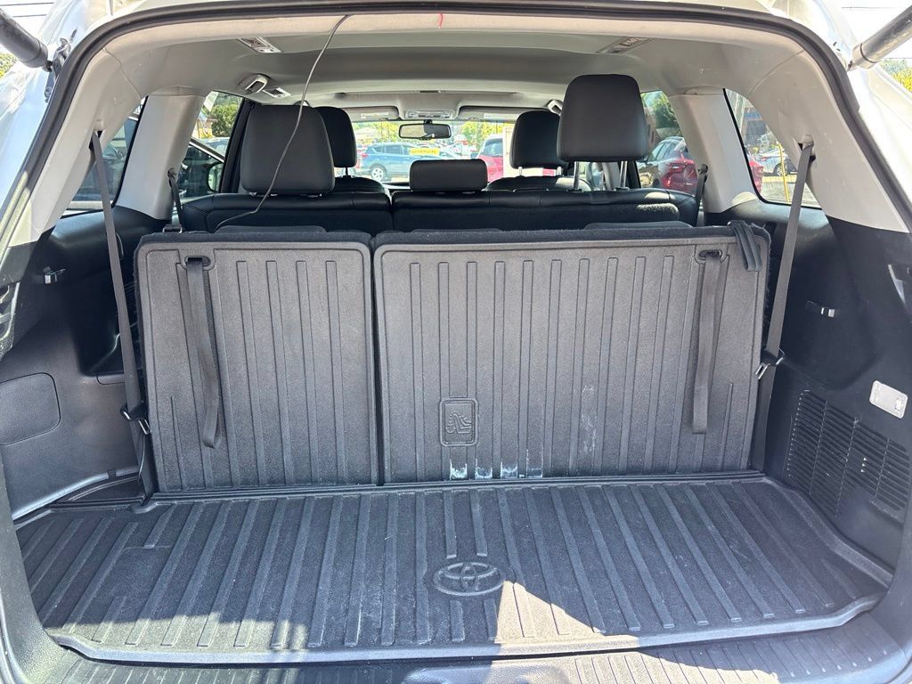 Used 2016 Toyota Highlander XLE FWD image 29