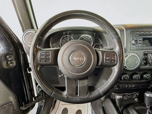 Used 2017 Jeep Wrangler Unlimited Sahara w/ Connectivity Group image 10