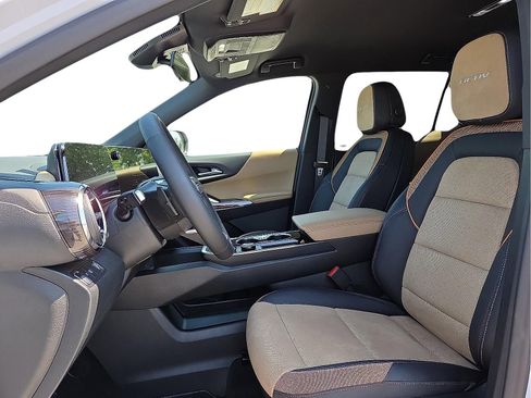 New 2026 Chevrolet Equinox ACTIV w/ Convenience Package III FWD image 14