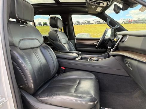 Used 2023 Jeep Grand Wagoneer Series II AWD/4WD image 32