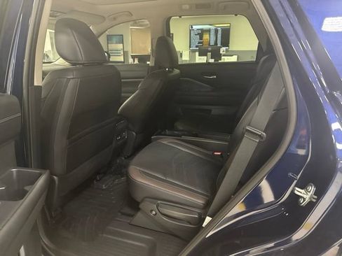 Certified 2024 Nissan Pathfinder Platinum AWD/4WD image 7