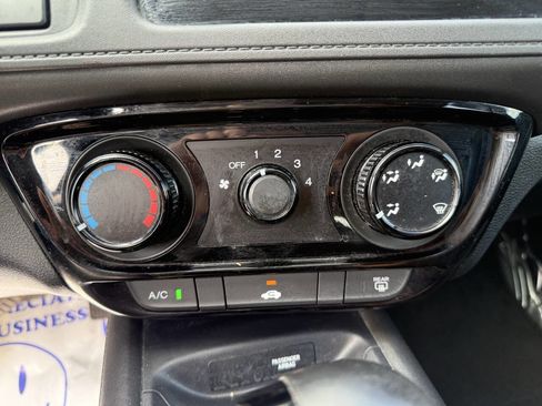 Used 2018 Honda HR-V LX image 11