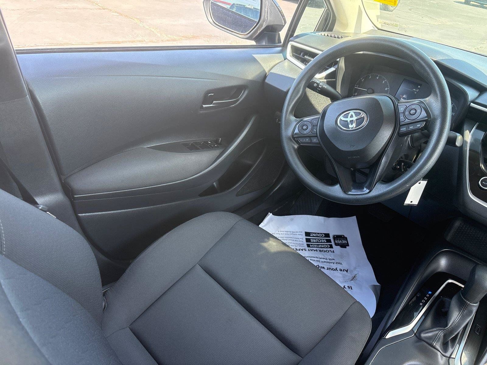 Used 2025 Toyota Corolla LE FWD image 16