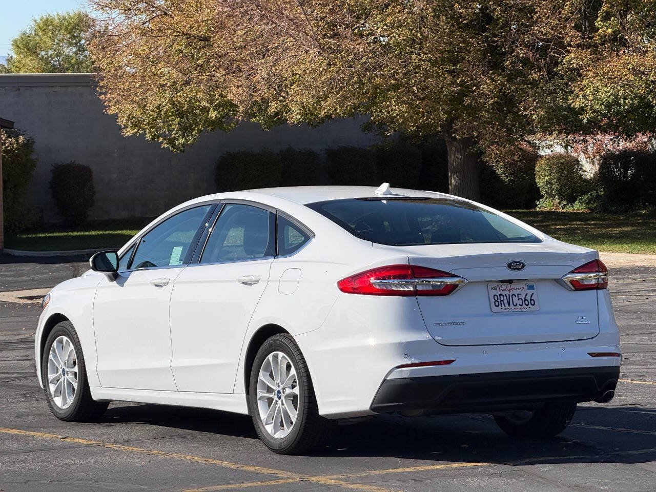 Used 2020 Ford Fusion SE FWD image 3