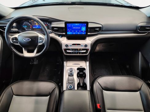 Used 2024 Ford Explorer XLT w/ Equipment Group 202A AWD/4WD image 17