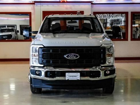 Used 2025 Ford F350 XL w/ FX4 Off-Road Package image 9