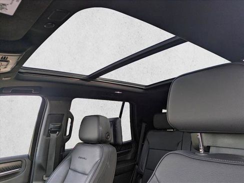 Used 2021 GMC Yukon Denali w/ Denali Premium Package image 14
