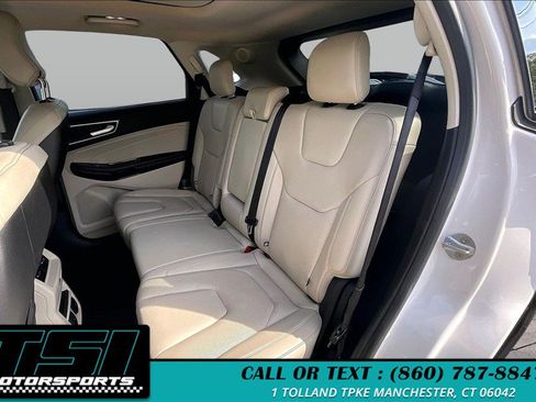 Used 2018 Ford Edge Titanium w/ Equipment Group 302A AWD/4WD image 23