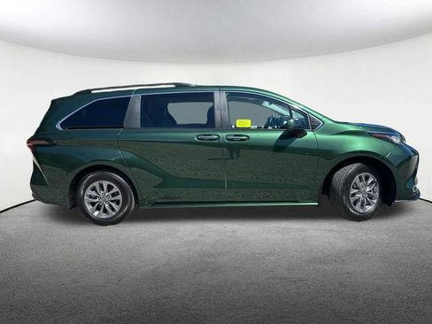 Used 2023 Toyota Sienna XLE w/ XLE Plus Package AWD/4WD image 18