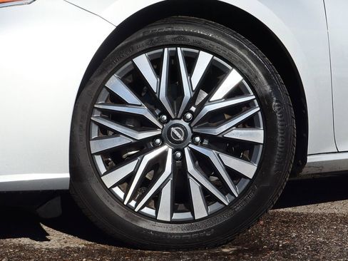 Used 2024 Nissan Altima 2.5 SV image 5