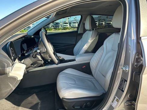 Used 2023 Hyundai Elantra Limited w/ Winter Weather Package image 5