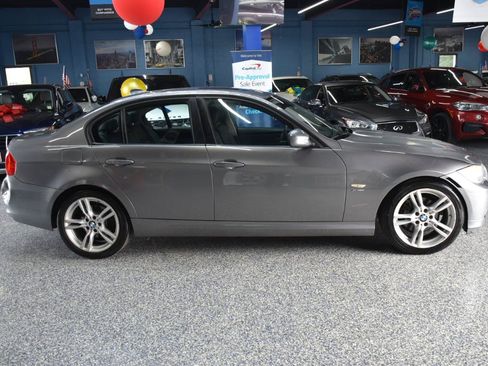 Used 2011 BMW 328i xDrive Sedan AWD/4WD image 2
