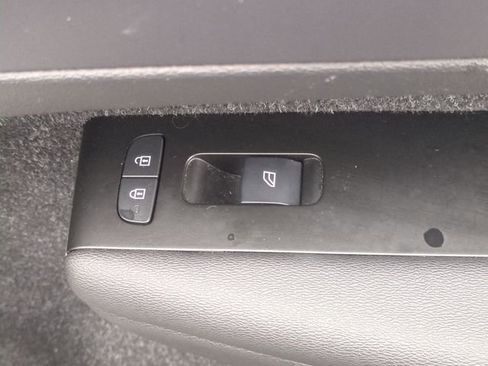 Used 2021 Volvo XC40 T5 R-Design image 39