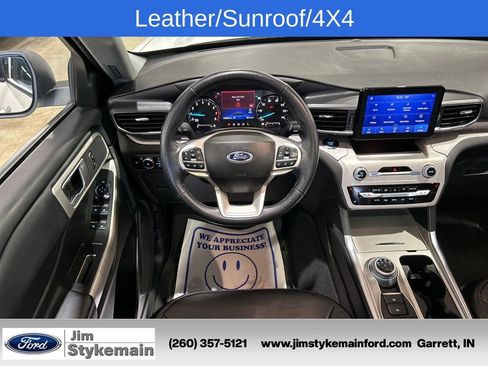 Used 2023 Ford Explorer XLT AWD/4WD image 29