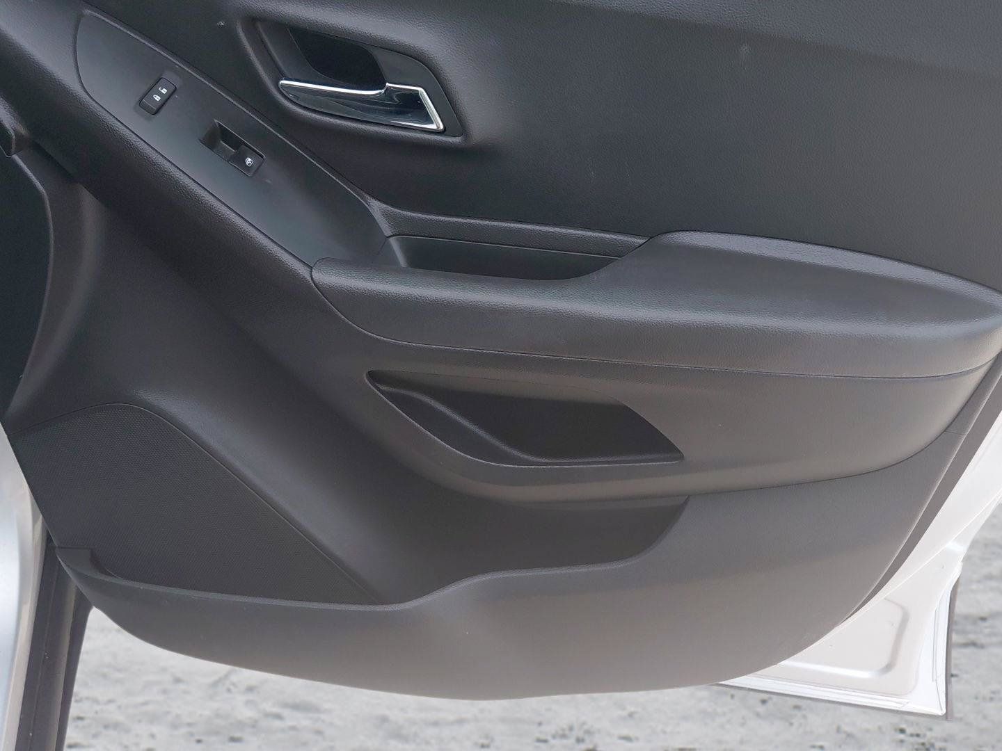 Used 2019 Chevrolet Trax LT w/ LT Convenience Package FWD image 16