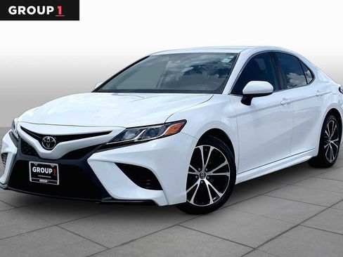 Used 2019 Toyota Camry SE FWD image 1