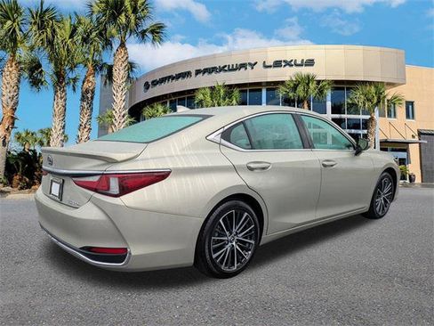 Certified 2025 Lexus ES 300h w/ Premium Package image 4