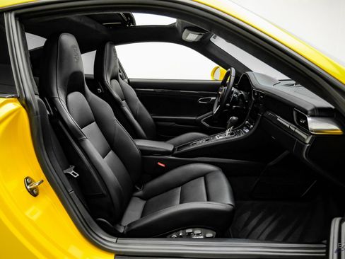 Used 2018 Porsche 911 Turbo S image 53