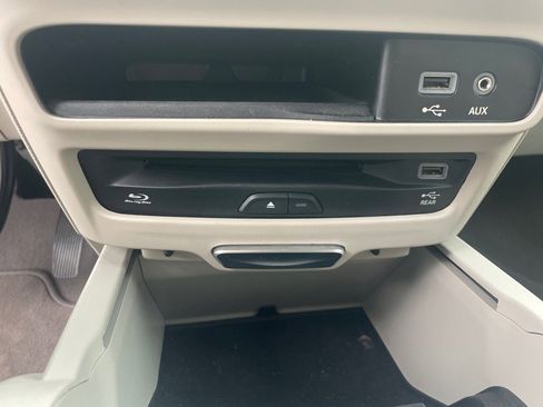 Used 2020 Chrysler Pacifica Touring-L Plus w/ Advanced Safetytec Group image 28