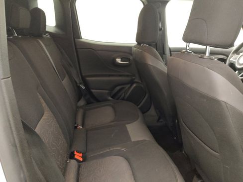 Used 2023 Jeep Renegade Latitude image 19