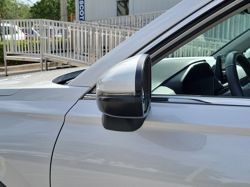 Used 2025 Honda CR-V EX-L image 12
