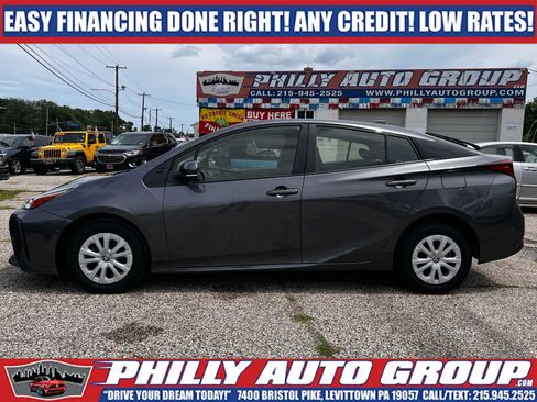 Used 2021 Toyota Prius LE FWD image 4