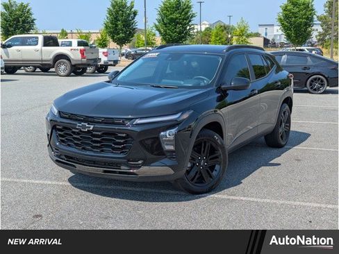 Used 2024 Chevrolet Trax ACTIV w/ Driver Confidence Package image 1