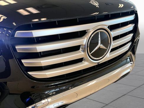 Used 2025 Mercedes-Benz GLS 450 4MATIC image 28