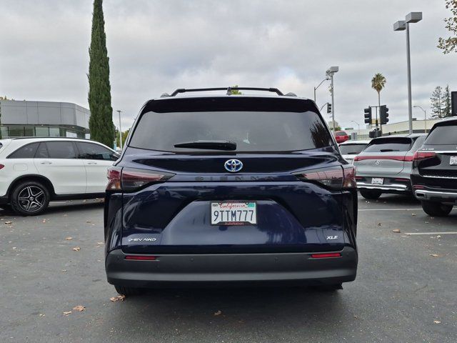 Used 2025 Toyota Sienna XLE AWD/4WD image 6