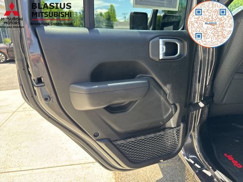 Used 2024 Jeep Wrangler Unlimited w/ Convenience Group AWD/4WD image 37