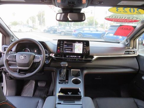 Certified 2023 Toyota Sienna XSE image 24