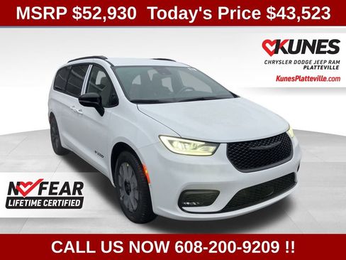 New 2026 Chrysler Pacifica Select image 1