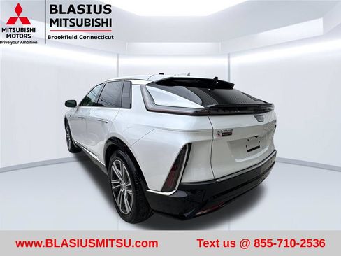 Used 2024 Cadillac Lyriq Luxury AWD/4WD image 12