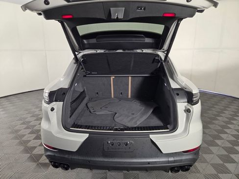 Used 2023 Porsche Cayenne Platinum Edition AWD/4WD image 28
