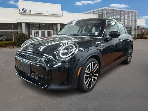 Used 2024 MINI Cooper S image 1
