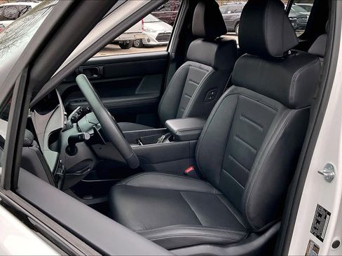 Used 2025 Hyundai Santa Fe Calligraphy image 7