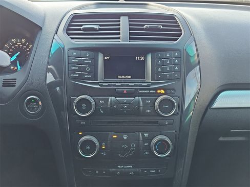 Used 2017 Ford Explorer XLT image 21