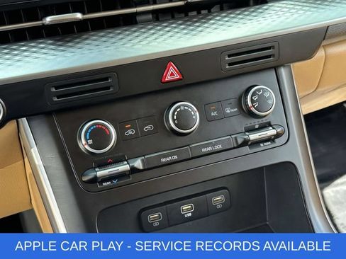 Used 2024 Kia Carnival LX FWD image 6