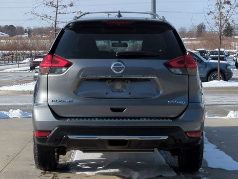 Used 2017 Nissan Rogue SV w/ Sun & Sound Touring Package image 4