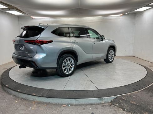 Used 2020 Toyota Highlander Limited image 5