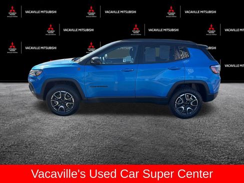 Used 2025 Jeep Compass Trailhawk AWD/4WD image 3