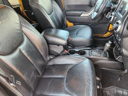 Used 2014 Jeep Wrangler Unlimited Rubicon AWD/4WD image 17