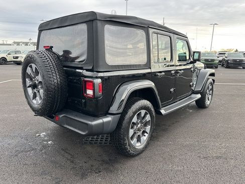 Used 2018 Jeep Wrangler Unlimited Sahara image 5