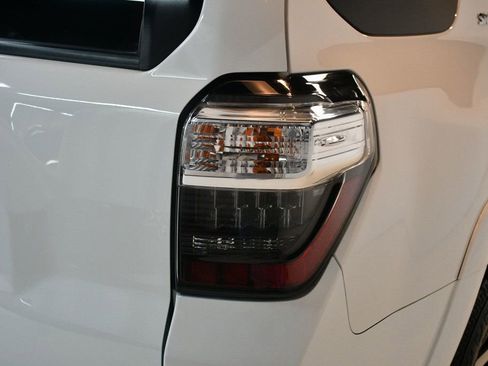 Used 2018 Toyota 4Runner SR5 Premium image 15