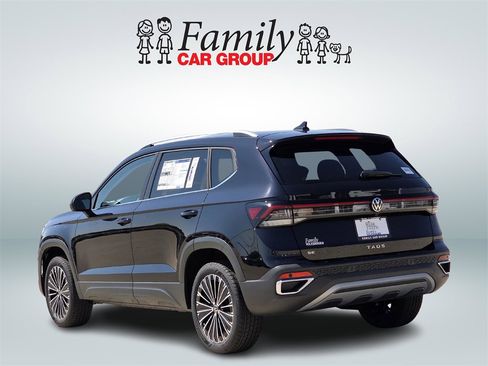 New 2025 Volkswagen Taos SE image 3