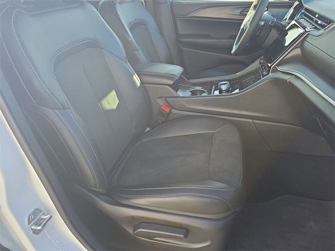 Used 2025 Jeep Grand Cherokee L Altitude image 29